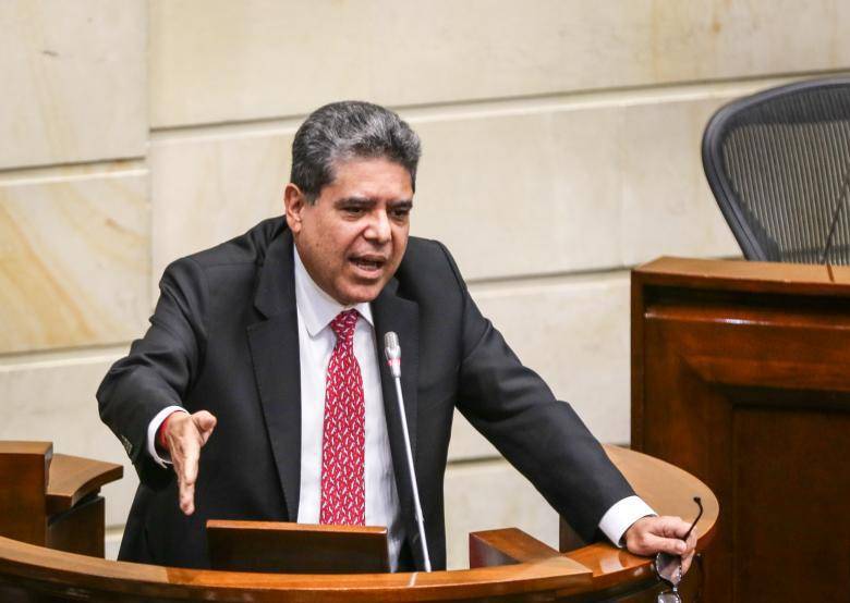 El Congreso de la República está convocado este miércoles a votar en la elección de Contralor General de la República y el más opcionado sería Carlos Hernán Rodríguez, quien tendría las mayorías para regresar nuevamente a ejercer la vigilancia de la gestión fiscal de la administración a las entidades que manejan fondos o bienes de la Nación.