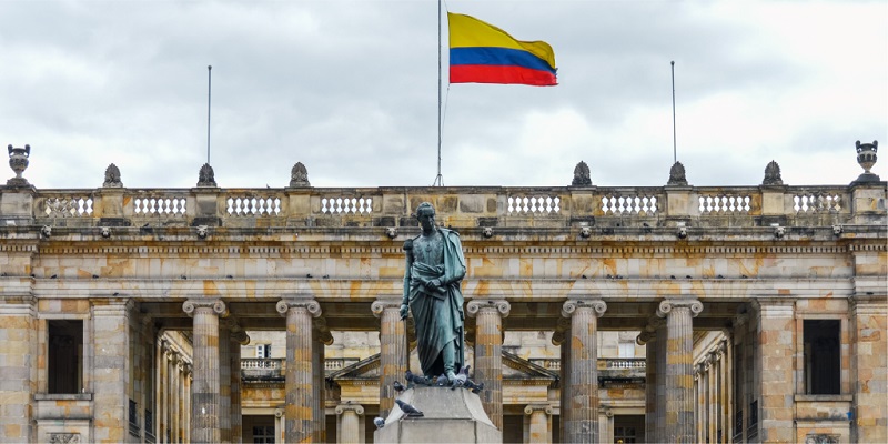 Los colombianos eligieron el nuevo senado de la república de los cuales 100 son de circunscripción nacional, cinco que continuarán de acuerdo a lo establecido por el Acuerdo de Paz entre la antigua insurgencia de las FARC y el Estado colombiano, dos por las comunidades indígenas y uno que estaría pendiente y sería quien quede de segundo como candidato en las elecciones presidenciales. 