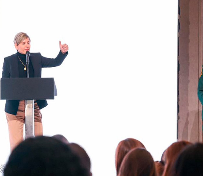 Durante el evento satélite ‘Demandas de sobrevivientes y aliados para erradicar la violencia sexual en la niñez’, la Primera Dama de la Nación, Verónica Alcocer, expresó su apoyo a los sobrevivientes de este flagelo y reafirmó su compromiso con la construcción de un entorno seguro y protector para la niñez en la región. 