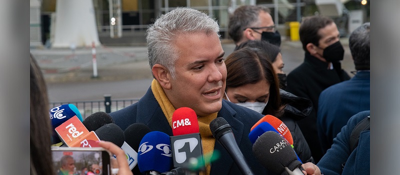 Levantar mapas de riesgo de asentamientos sobre laderas en peligro por deslizamientos, para prevenir más desastres por la intensidad de las lluvias en el territorio nacional es el mensaje del jefe de Estado colombiano a los mandatarios territoriales.