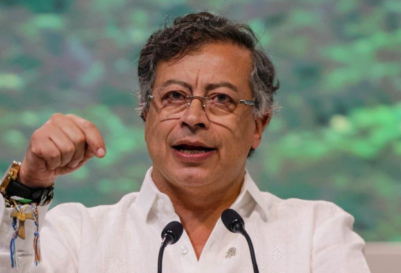 Petro responde a Mancuso: 