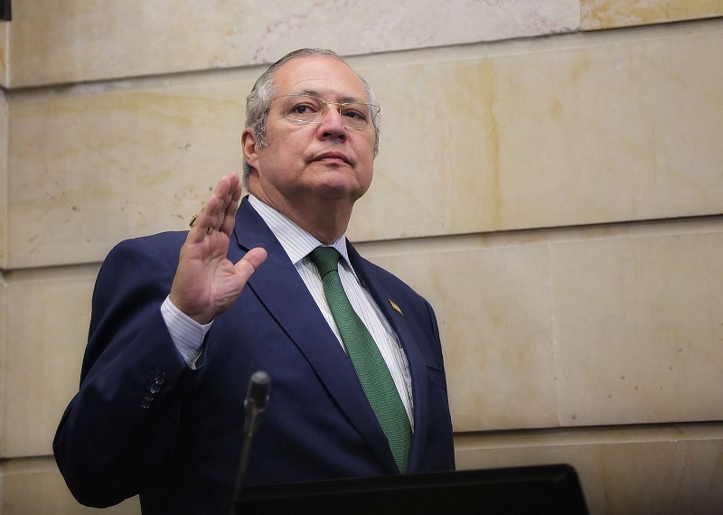 El nuevo presidente del Congreso contó con el respaldo de los partidos de oposición Centro Democrático y Cambio Radical, así como de los independientes la U y el Partido Conservador.