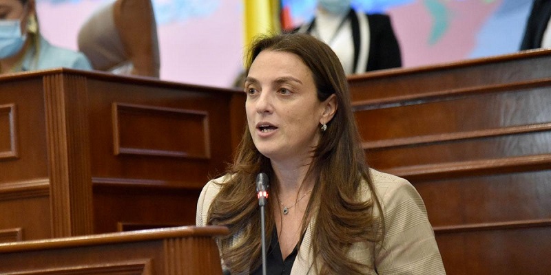 No habían pasado 24 horas después de la renuncia de la ministra de las Tecnologías de la Información y las Comunicaciones, Karen Abudinen, cuando la plenaria de la cámara de Representantes no alcanzó los votos para la aprobación de la moción de censura en su contra.