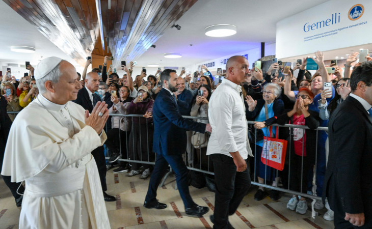 El papa León XIV regresa a sus audiencias tras cirugía 