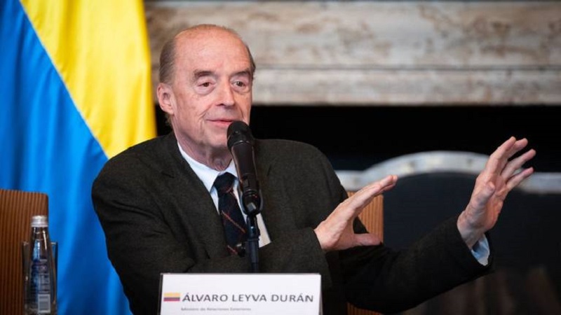 El canciller Álvaro Leyva negó que Colombia estuviera dispuesta a reconocer el fallo de La Haya a cambio de la liberación de los presos políticos y fue contundente en afirmar que condena la violación de los derechos humanos tras ratificar la existencia de una gestión humanitaria para la liberación de presos políticos.