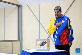 El Consejo Nacional Electoral (CNE) de Venezuela anunció que con 5.150.092 votos, el 51,20 % de la participación de ciudadanos, Nicolás Maduro fue reelegido por seis años más como presidente de Venezuela, noticia que fue rechazada de inmediato por la oposición, que según el organismo electoral, obtuvo 4.445.978 votos, el 44.2% de los sufragios, resultado que extendió la duda ante la comunidad internacional, tras argumentar que dos encuestas en los puestos de votación y tres conteos flash daban como ganador a Edmundo González.