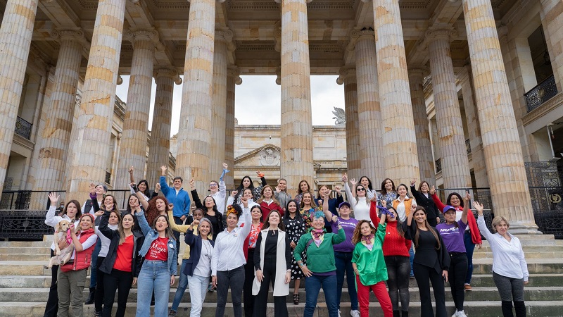 Este domingo 13 de marzo los ciudadanos en las urnas elegirán al nuevo Congreso de Colombia, con un escenario electoral de 2.804 candidatos(as) de los cuales 1.116 son mujeres, es decir el 39.9 % y donde se destaca que, de los 922 aspirantes al Senado, 354 (38,4%) representan al género femenino, mientras que en la Cámara se postularon 762, (40,5%), de un total de 1882 mujeres que aspiran a esa corporación.