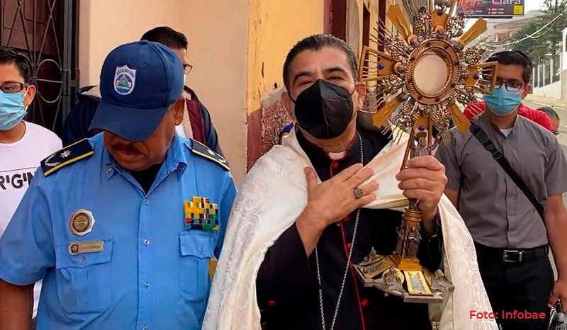 "A todos los miembros de la Iglesia en Nicaragua y de manera especial a los hermanos en el episcopado, queremos expresarles nuestros más vivos sentimientos de solidaridad y unidad en la oración". 