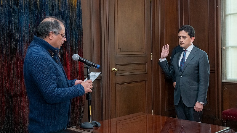 En el acto de posesión del ministro de Comercio, Industria y Turismo (MinCIT), Luis Carlos Reyes Hernández, el presidente Gustavo Petro instó al nuevo titular de esa cartera que establezca como prioridad políticas que reactiven la industria.