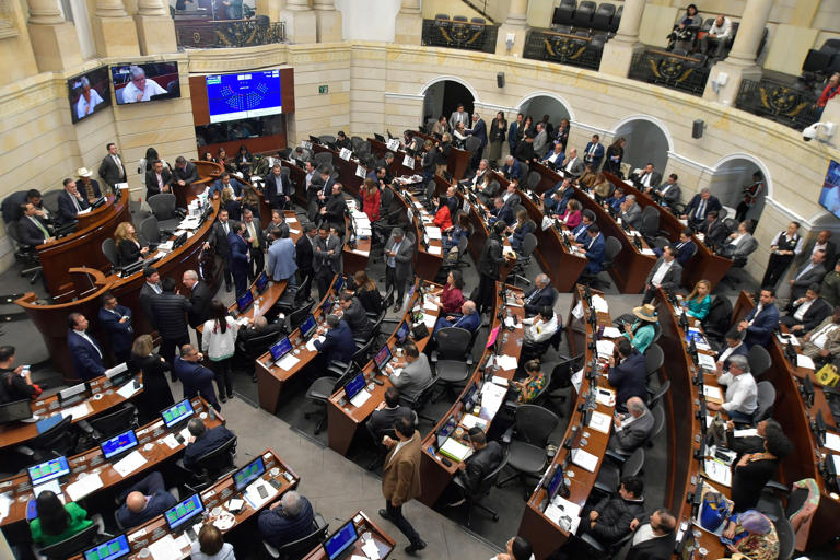 La plenaria del Senado de la República tiene como primer punto del orden del día de la fecha, el proyecto de ley que establece una reforma judicial en la legislación, con el objeto de modernizar y agilizar la administración de justicia en Colombia en materia penal.