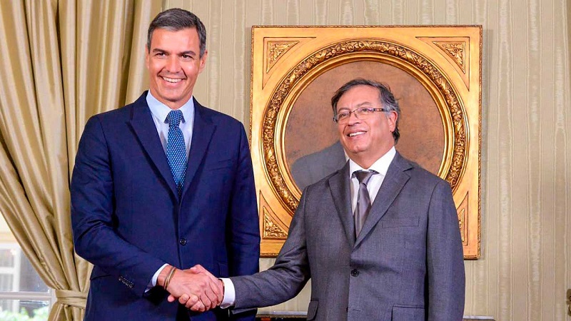 Al concluir una reunión bilateral con el Presidente del Gobierno español, Pedro Sánchez, el Jefe de Estado colombiano indicó que durante su mandato ha recibido cartas de voluntad de paz por parte del Eln, de las facciones de las Farc que no firmaron el Acuerdo del Teatro Colón en el gobierno del Presidente Juan Manuel Santos, así como “oficinas diversas” y “bandas de todo tipo”.