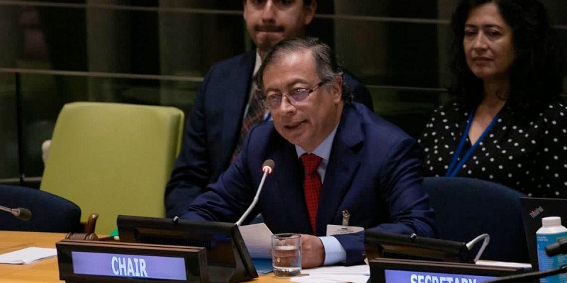 Durante la cumbre mundial de la transformación de la educación en la ONU, el presidente de Colombia, Gustavo Petro, enfatizó que la educación es el camino hacia la paz y aseguró que planea llevar la cultura a cada rincón del país a través de escuelas de formación para "juntar la razón con el corazón".