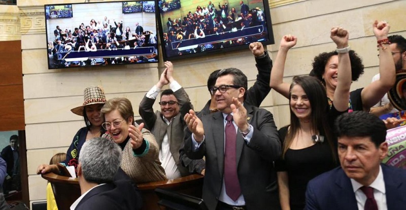 La ministra de Trabajo, Gloria Inés Ramírez, manifestó que la reforma pensional “es una oportunidad hermosa para los más necesitados porque es equitativa e incluyente y agregó que 2.600.000 adultos mayores serán beneficiarios hasta que fallezcan, por medio de la renta solidaria”.