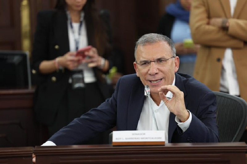 El presidente del Senado Roy Barreras se pronunció sobre esa iniciativa a través de las redes sociales y dijo: “Gracias a la Comisión Primera por aprobar recortar el receso legislativo del Congreso. Trabajar más es un mandato popular. Trabajar más es parte del cambio. En lugar de empezar el año legislativo desde la tercera semana de Marzo empezaremos a trabajar desde el 24 de Enero”.