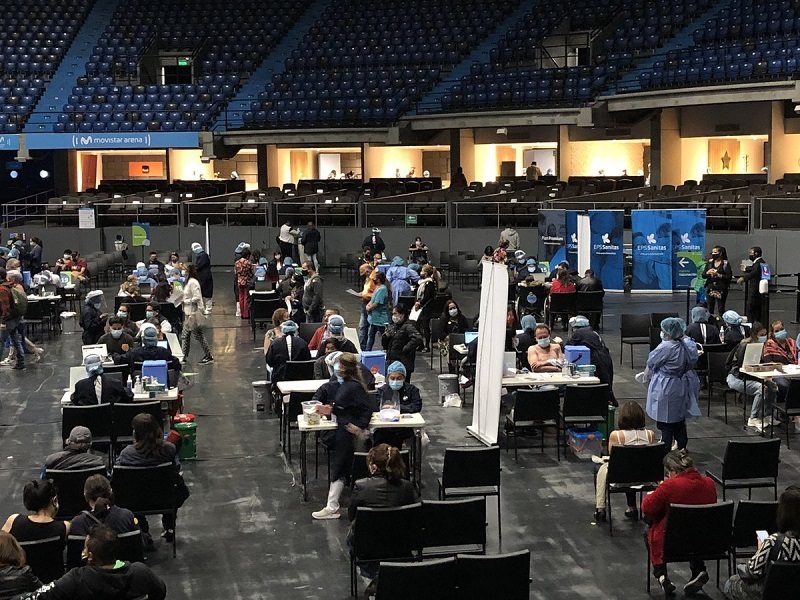 El Presidente Iván Duque realizó la entrega de 1,5 millones de vacunas de Sinovac al sector privado, durante un acto en el cual destacó que esta alianza público-privada es una de las más grandes muestras de solidaridad que ha visto el país.