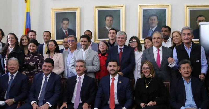 El ministro del ambiente Carlos Eduardo Correa desde el Capitolio Nacional fue contundente en señalar que si el legislativo colombiano aprueba en el menor tiempo posible dicha iniciativa, denominada Ley de Acción Climática, reduciría al máximo los Gases de Efecto Invernadero (GEI) que son producto de actividades como la deforestación, el uso de combustibles fósiles, el manejo de las basuras, entre otros.