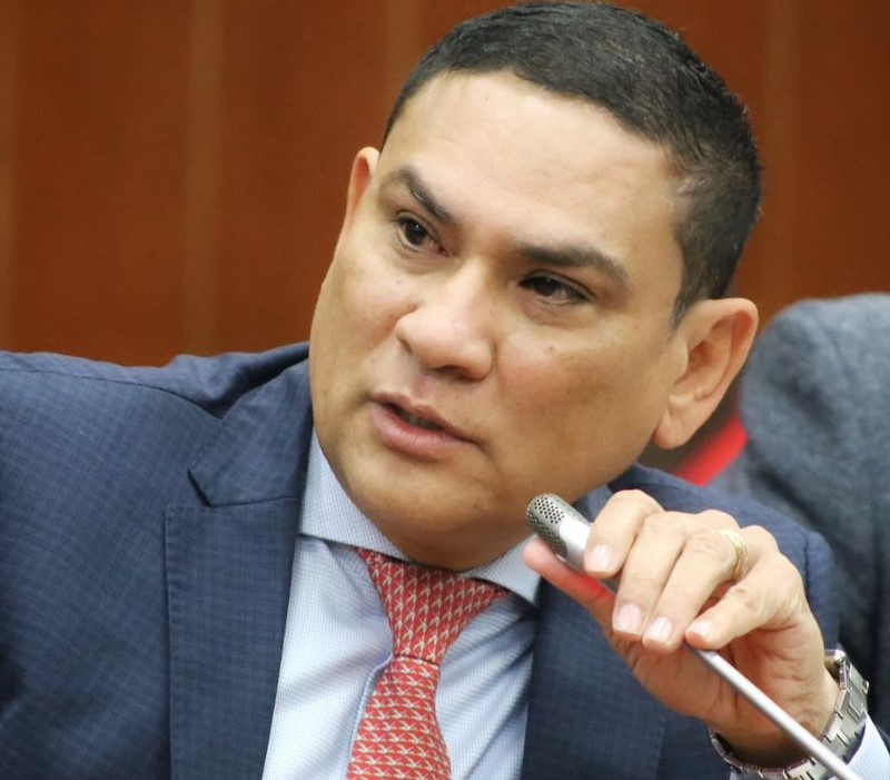 El senador Didier Lobo Chinchilla, exhortó a la ministra de ambiente, Susana Muhamad, generar un equilibrio entre ambiente y economía, para lograr un verdadero desarrollo sostenible, teniendo en cuenta los principios de coordinación, concurrencia y subsidiaridad.