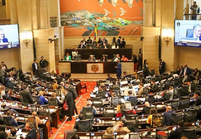 El consenso, fue la carta ganadora en las comisiones econ\u00f3micas de Senado y C\u00e1mara para que el proyecto del Presupuesto General de la Naci\u00f3n, vigencia 2026, continuara su tr\u00e1mite, y se dio, debido a que el Gobierno acept\u00f3 reducir el monto de $556,9 billones a $546,9 billones, es decir, se redujo a $10 billones. 