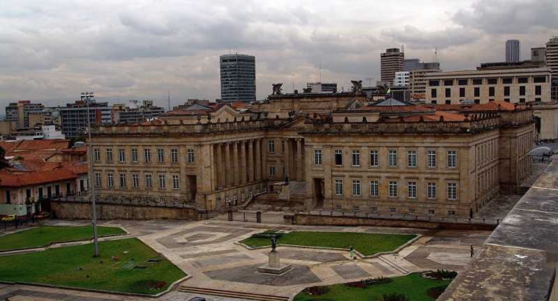 El proyecto de “Inversión Social”, una Reforma Tributaria que presentó el Gobierno a consideración del Congreso de la República, con el objeto de recaudar $15.2 billones para aliviar crisis producida por la pandemia del COVID 19, fue aprobada por el Senado por 76 votos a favor y uno en contra y en la Cámara por 124 contra 8 negativos.