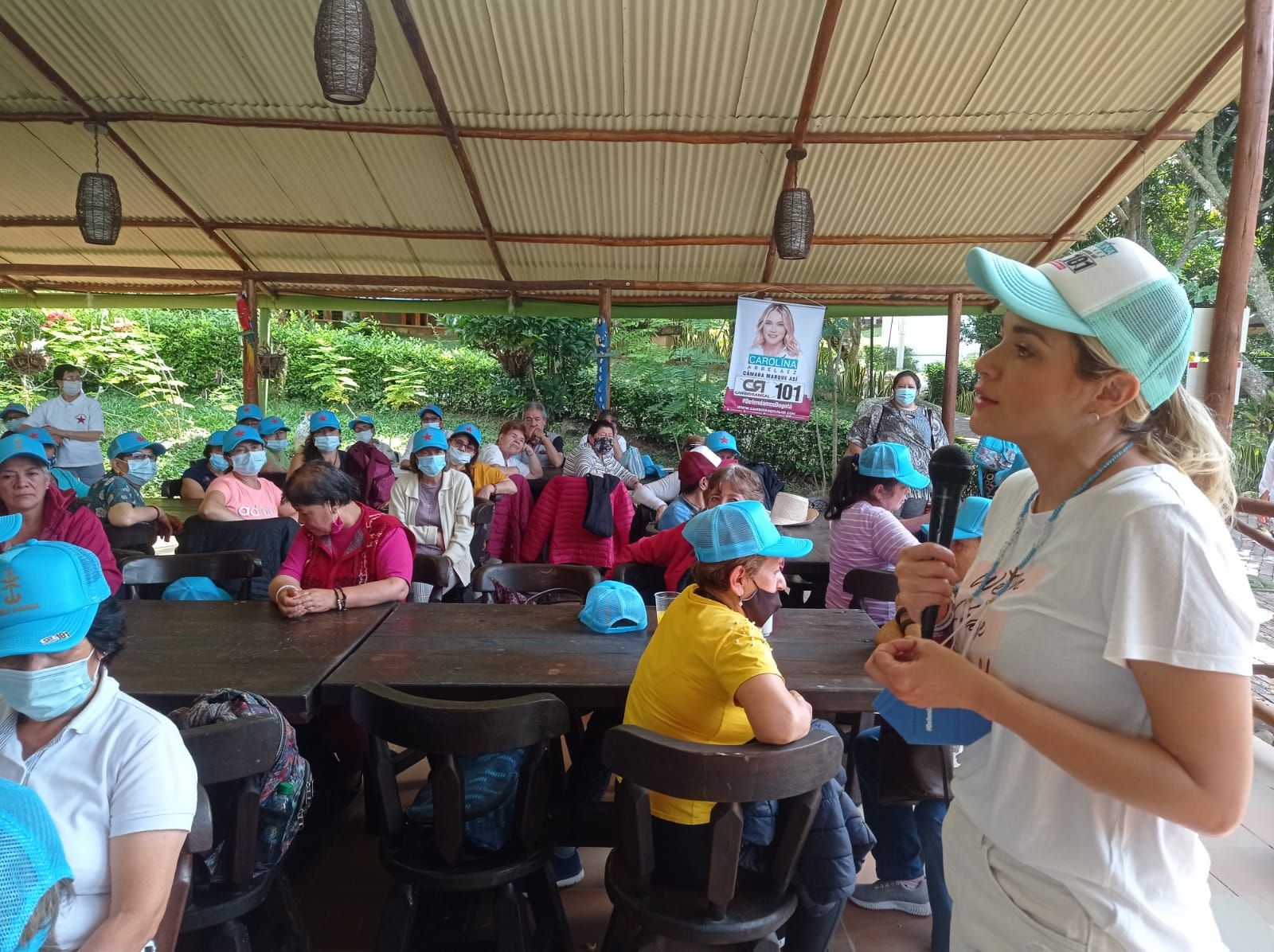 Programas para el adulto mayor propone Carolina Arbeláez