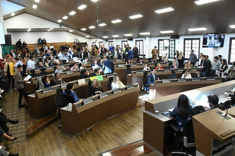 El Concejo de Bogotá aprobó en primer debate por 11 votos a favor y 3 en contra, el Proyecto de Acuerdo “Por medio del cual se autoriza el ingreso del Distrito Capital a la Región Metropolitana Bogotá- Cundinamarca y se dictan otras disposiciones.