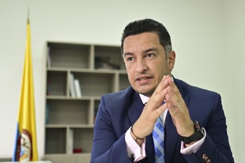 El director de la Unidad de Restitución de Tierras, Giovani Yule, y el secretario de Transparencia de la Presidencia de la República, Andrés Idárraga, trasladaron, formalmente, ante los organismos de control e investigación, los presuntos casos identificados. 