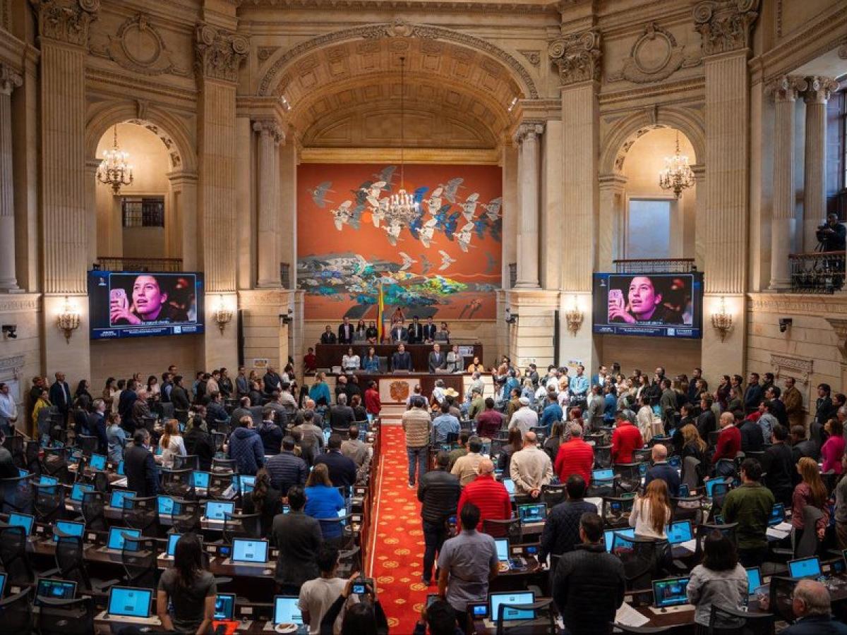 Con 104 votos a favor y 10 en contra, la Cámara de Representantes aprobó este sábado, 28 de junio, la proposición que acoge el texto de la reforma pensional previamente avalado por el Senado, luego de que la Corte Constitucional devolviera el proyecto por presuntos vicios de trámite.