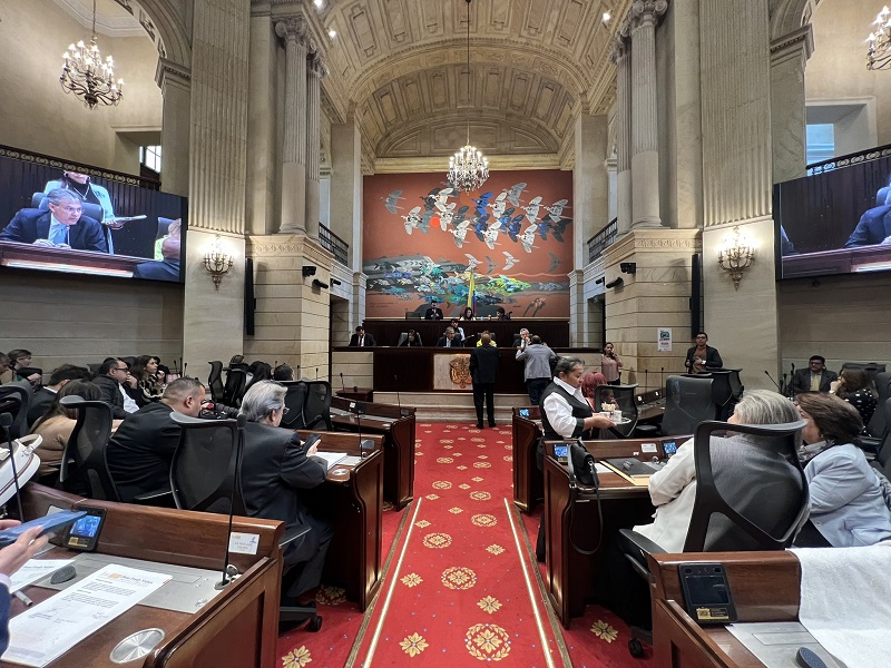 Las comisiones económicas del Congreso aprobaron ampliación del cupo de endeudamiento del país por 17.607 millones de dólares