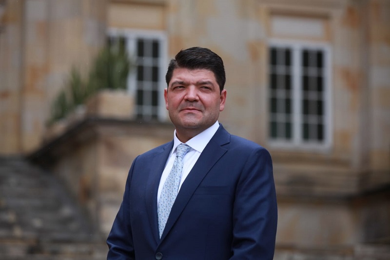 El presidente del Senado, Juan Diego Gómez, del partido Conservador anunció, tras el fallo de la Corte Constitucional en el que se despenaliza el delito de aborto hasta la semana 24 de gestación, anunció que promoverá un referendo que permita a la mayoría de Colombianos pronunciarse sobre la decisión judicial.