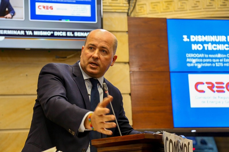 El presidente de la Comisión Quinta del Senado, Marcos Daniel Pineda García calificó a la generadora Urrá como "indolente" ante la difícil situación que enfrentan las familias de la región Caribe debido a las elevadas tarifas de energía.