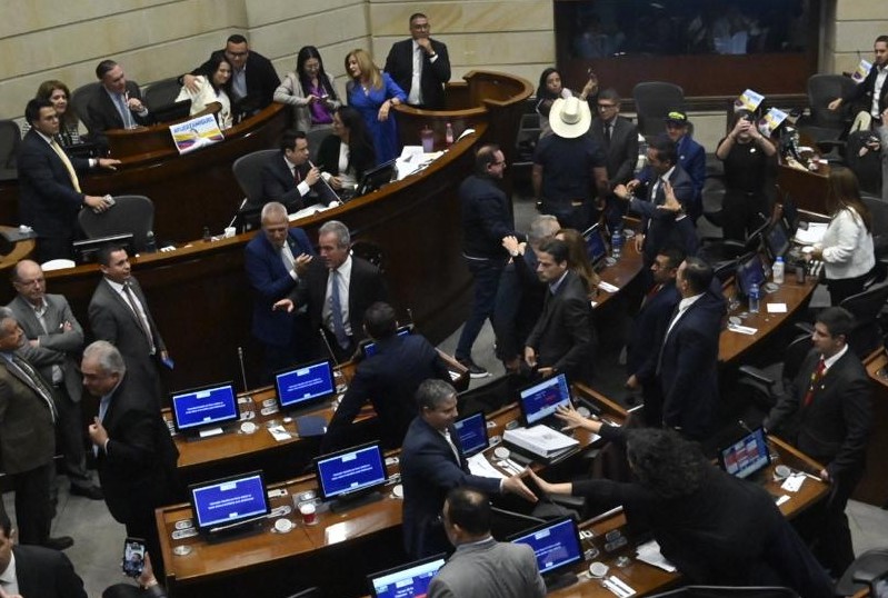 La plenaria del Senado aprobó en cuarto y último debate, con 57 votos a favor y 31 en contra, el proyecto de reforma laboral presentado por el gobierno del presidente Gustavo Petro.