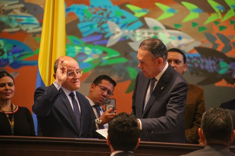 El Congreso de Colombia, reunido en pleno en el salón elíptico del Capitolio Nacional, eligió al abogado Álvaro Echeverry Londoño como magistrado del Consejo Nacional Electoral por 205 votos contra 50 de su contendor Plinio Alarcón Buitrago.