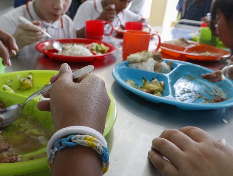 El proceso contractual del Programa de Alimentación Escolar - PAE - para suministrar 30.000 raciones diarias a niños, niñas y adolescentes de Neiva, en la vigencia 2024, por un valor de $5.525 millones, fue denunciado por el presunto delito de falsedad ideológica en documento público, entre otros.