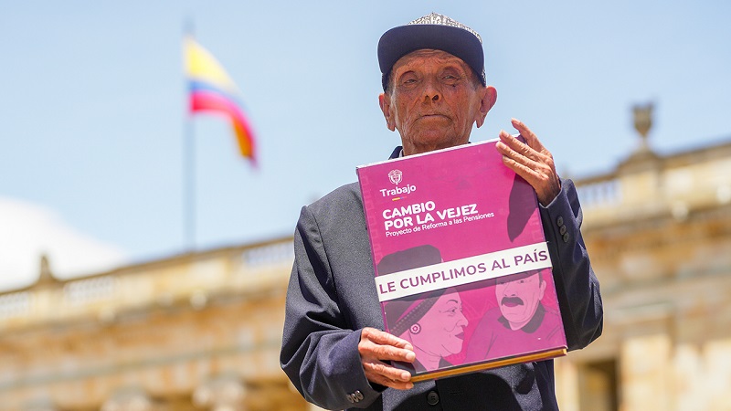 El objetivo fundamental de dicha iniciativa es establecer un Sistema de Protección Social Integral para la Vejez que permita a los adultos mayores gozar de una pensión inclusiva y en condiciones de dignidad. 