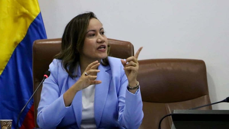 La ministra de salud, Carolina Corcho, fue contundente en señalar que “Vamos a formular un mecanismo serio de transición para transformar radicalmente el sistema en Colombia. La salud es el sector social más importante del país al que pertenecen 51 millones de colombianos, por lo que debe de dejar de ser un negocio para unos pocos”.