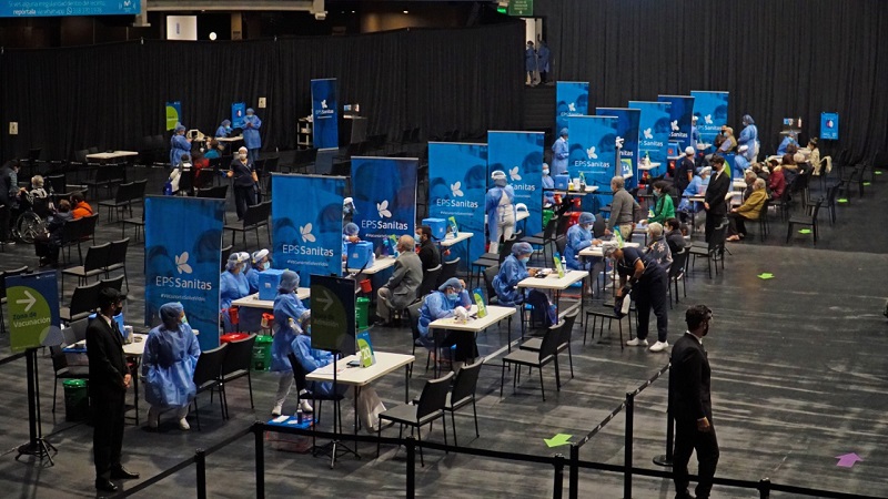 A partir de este miércoles 12 de mayo se dará inicio en Colombia a la tercera etapa de vacunación contra el coronavirus que incluye a los docentes la Fuerza Pública, el personal del Instituto Colombiano de Bienestar Familiar (ICBF) y miembros de la Fiscalía General de la Nación.