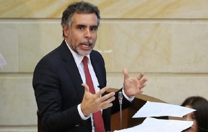 El senador Armando Benedetti propuso un paro legislativo hasta tanto el Gobierno retire el proyecto de Reforma Tributaria que presentó a consideración del Congreso.