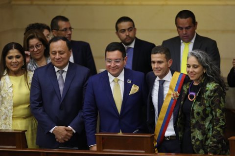 En la instalación del segundo periodo de sesiones del Congreso de la República, la plenaria de la Cámara de Representantes eligió al congresista Carlos Cuenca, del departamento del Guainía,  como Presidente de la corporación, no solo por sus cualidades y calidades en el ejercicio de la política, sino como un reconocimiento a la Amazonía y Orinoquia, a la que se le ha denominado la Nueva Colombia.