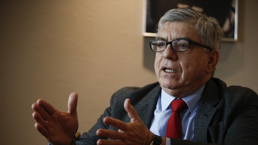 El expresidente y jefe único del Partido Liberal, César Gaviria Trujillo, señaló en forma contundente que “quieren jugar a la guerra y no se lo vamos a permitir” y agregó que “Primero la Paz, la verdad y la reparación, luego reconstruir a Colombia”.