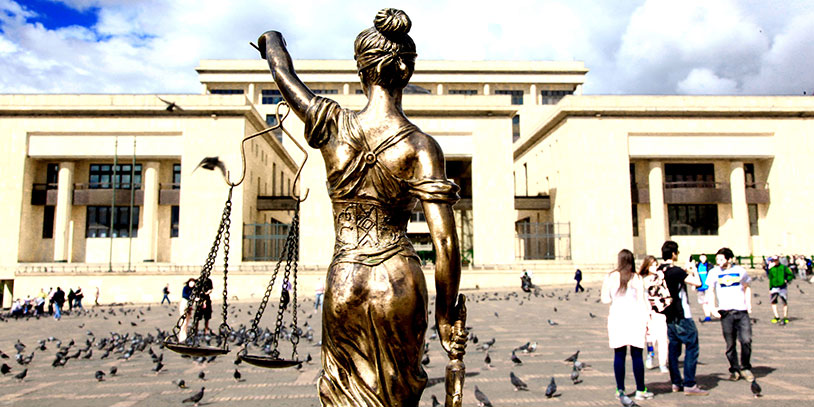 Las  salas plenas de la Corte Suprema de Justicia y El Consejo de Estado instaron al Congreso  constitucionalizar un porcentaje mínimo del Presupuesto Nacional para la Rama Jurisdiccional y consagrar la necesidad de un capítulo especial para la justicia en el Plan Nacional de Desarrollo.