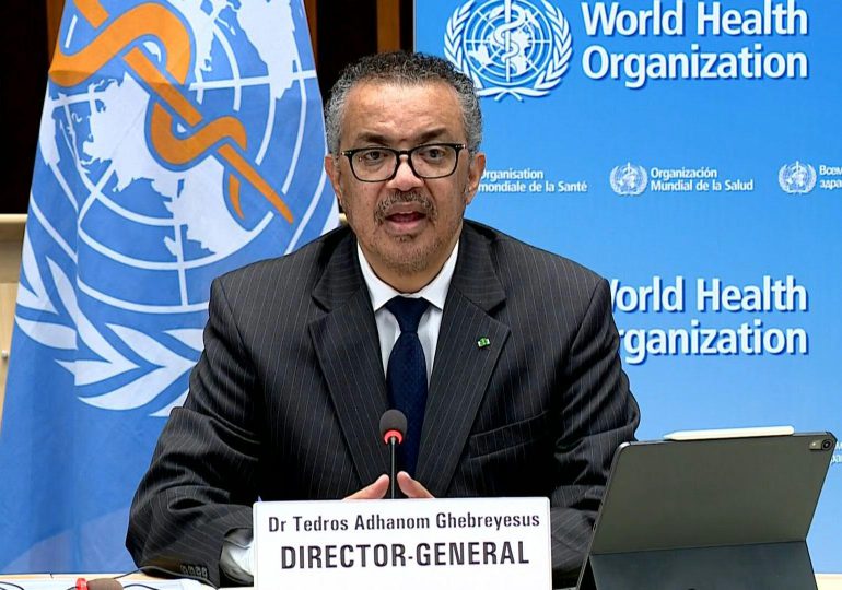 El planeta debe aunar esfuerzos para lograr un desarrollo "masivo" de las vacunas contra el coronavirus, pidió el jefe de la Organización Mundial de la Salud (OMS), Tedros Adhanom Ghebreyesus, mientras que Estados Unidos anunciaba un descenso del 61% de los nuevos contagios en el último mes.