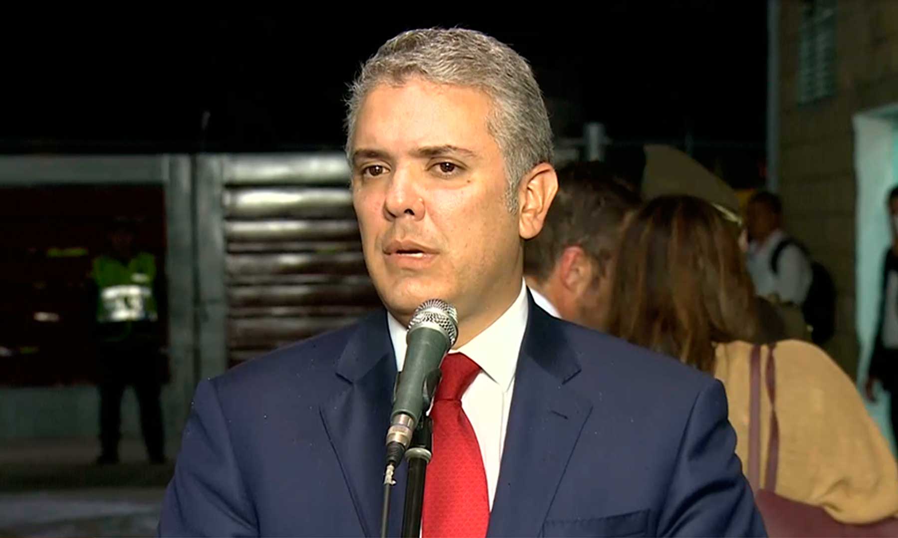 El Presidente Iván Duque fue contundente en afirmar que “si el ELN tiene voluntad de paz debe liberar a todos los secuestrados. Estamos listos para iniciar una conversación sobre la base de ponerle fin a todas las actividades criminales”.