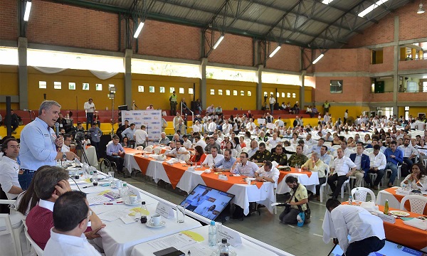 Durante el Taller Construyendo País # 37 en Medellín, el Jefe de Estado colombiano Iván Duque Márquez, dijo que lo que hace el dictador venezolano, “auspiciando y protegiendo a terroristas, es lo mismo que hizo el régimen talibán con Al Qaeda”.