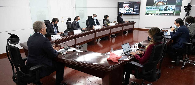 Durante el Puesto de Mando Unificado (PMU) virtual, el jefe de Estado, Iván Duque Márquez, afirmó que el concurso de las gobernaciones y alcaldías es fundamental para el éxito del proceso de vacunación