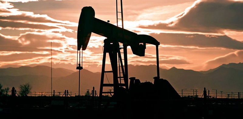 En la discusión del proyecto de regalías que se discutió en último debate en el congreso, la plenaria del senado negó por 44 votos contra 39, el artículo 210 de dicha iniciativa que pretendía abrir el camino desde el punto de vista legal la práctica del Fracking, método de extracción de gas y petróleo y que es cuestionado en muchos países por el gasto hídrico y daños ambientales que genera.