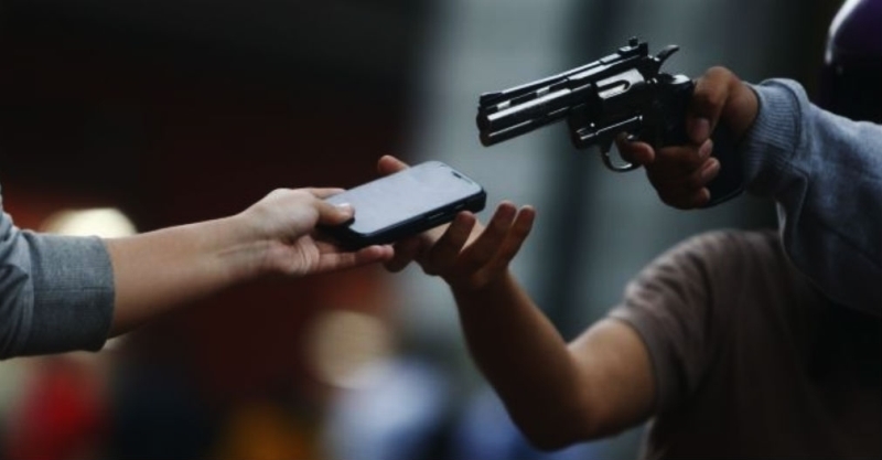 El Congreso de la República inicio el trámite de un proyecto de ley que reduciría el número de celulares en Colombia.