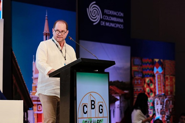 El Presidente del Congreso, Lidio García Turbay exhortó al Gobierno Nacional, para que lidere la iniciativa de convertir al Fondo Financiero de Proyectos de Desarrollo-FONADE- en un banco de inversión, que permita sacar adelante a los municipios más vulnerables de Colombia.