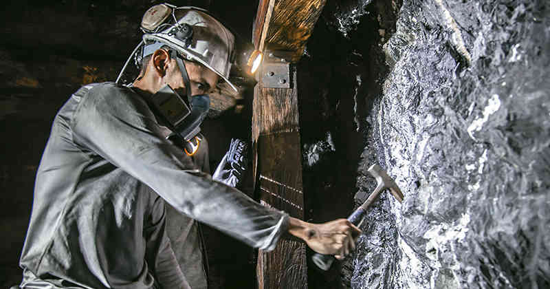 Se celebra este primero de mayo, el día internacional del trabajo. Desde su establecimiento, es una jornada de homenaje a los mártires de Chicago y a las reivindicaciones laborales.