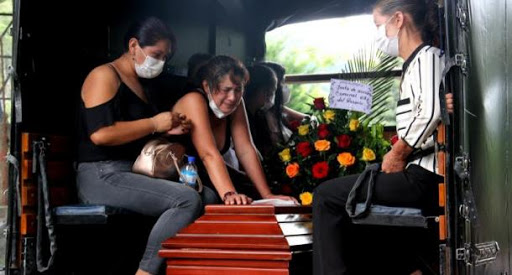 La seguridad de los ciudadanos en el sur del país empeora. En menos de 10 días 14 personas fueron asesinadas, cinco en Cali y 9 en Samaniego, Nariño, por eso, el Gobernador de dicho departamento, Jhon Rojas, exhortó al a todo el Estado colombiano para enfrentar los crecientes focos de violencia promovidos por el narcotráfico.