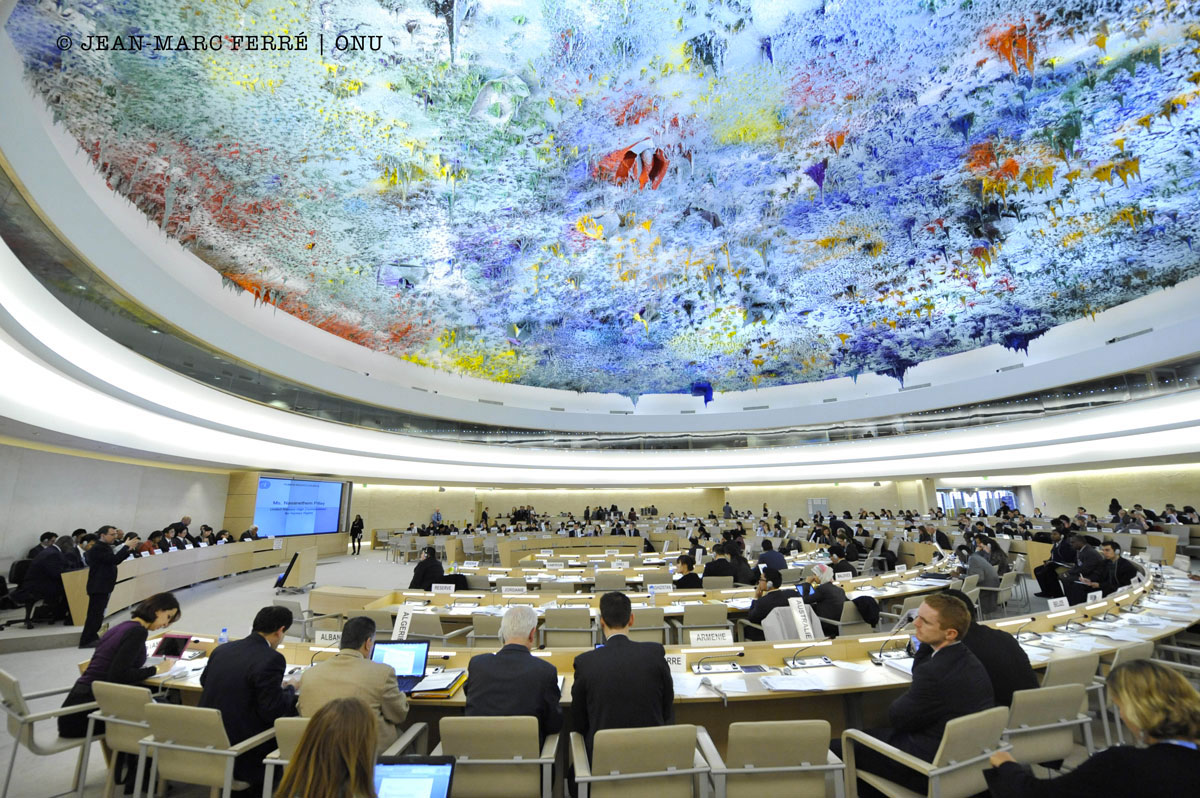 Zeid Ra’ad Al Hussein, Alto Comisionado de las Naciones Unidas para los DD.HH., recomienda en su último reporte a los estados y al sector privado tomar acciones para respetar y proteger el derecho humano a la privacidad, en un contexto en que las tecnologías digitales explotan continuamente información ligada a la vida de millones de personas y amenazan con crear un ambiente digital intrusivo.